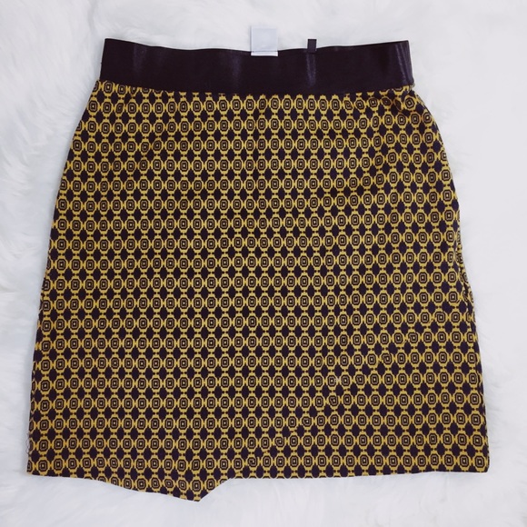 CAbi Dresses & Skirts - Cabi women’s Size M fitted pencil Skirt